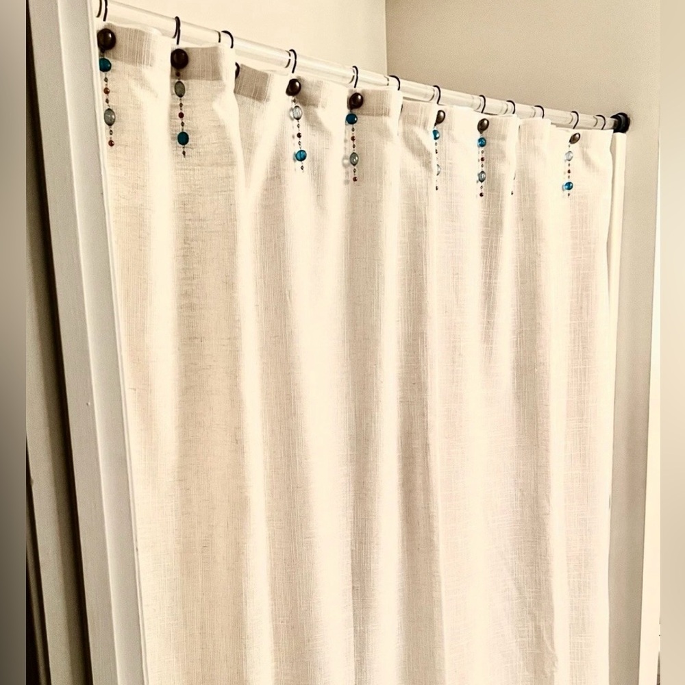 Hotel Grand Royale Linen Shower Curtain. 72" x 72". Cream color with liner/hooks